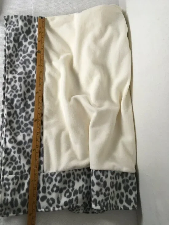 LeModa Poncho Women One Size Fits All White with Gray White Leopard Print New - Picture 13 of 15